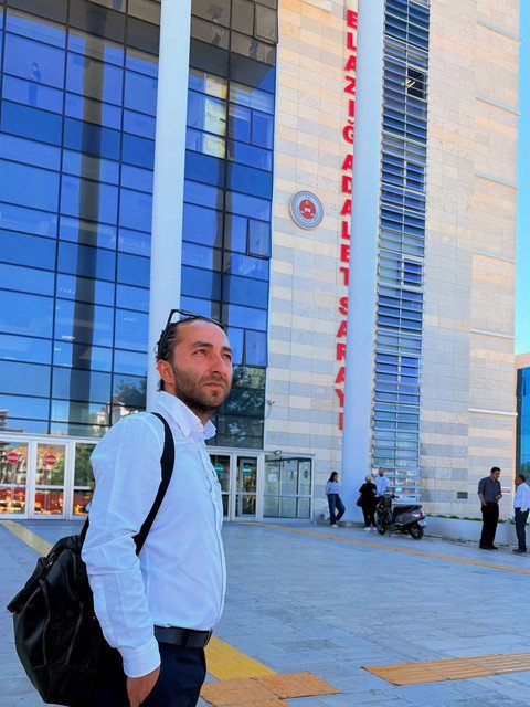 Av. Emre Altundaş — Elazığ Adalet Sarayı önünde